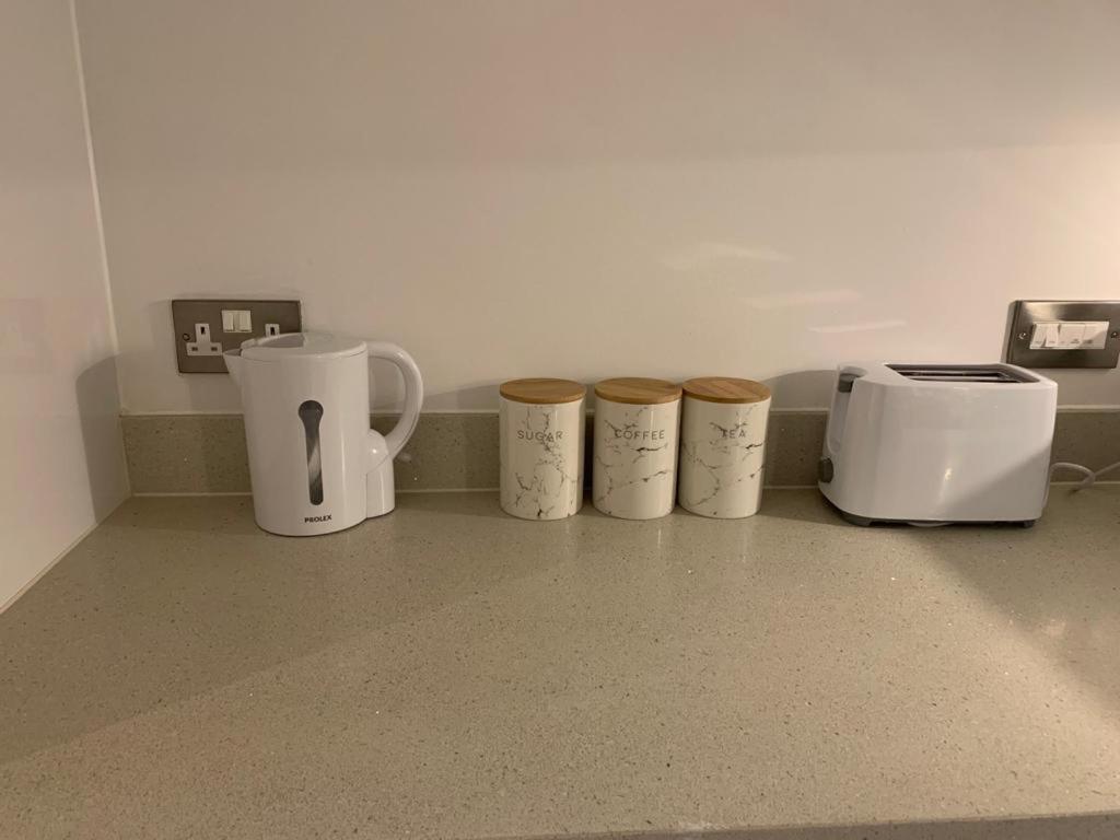 Modern 2 Bed 2 Bath Apartment In Central Croydon! Екстериор снимка