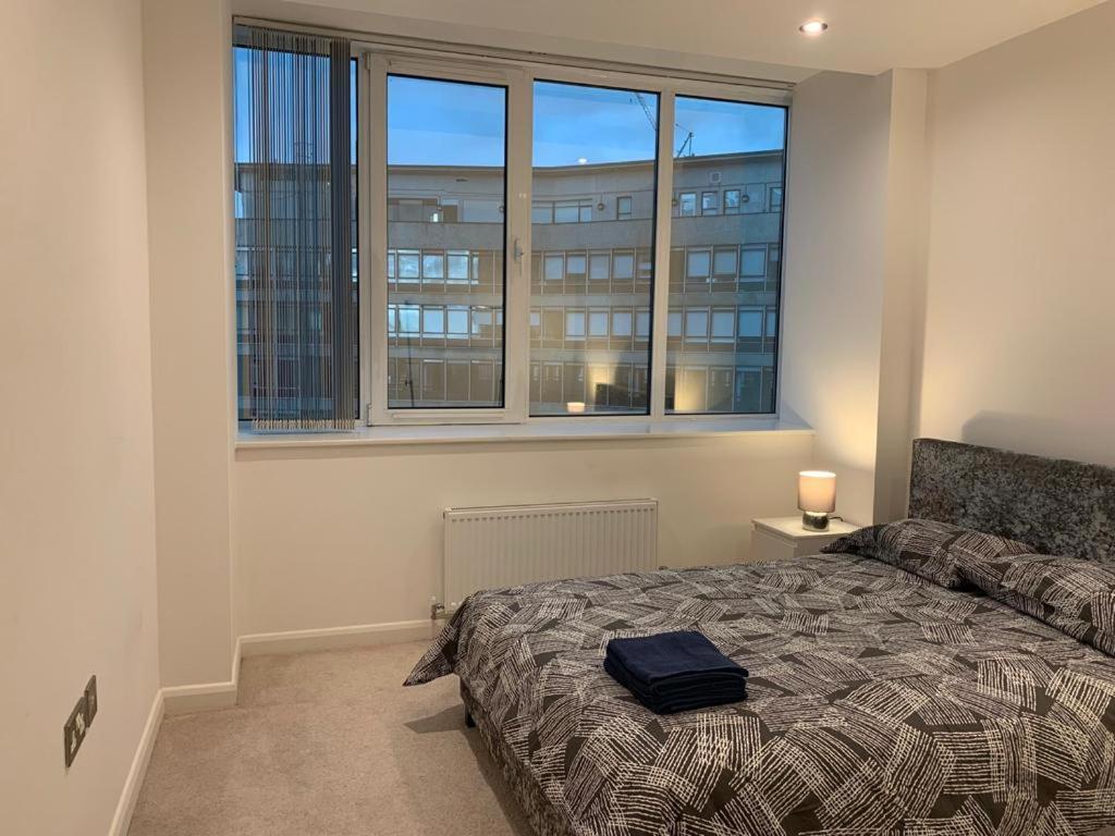 Modern 2 Bed 2 Bath Apartment In Central Croydon! Екстериор снимка