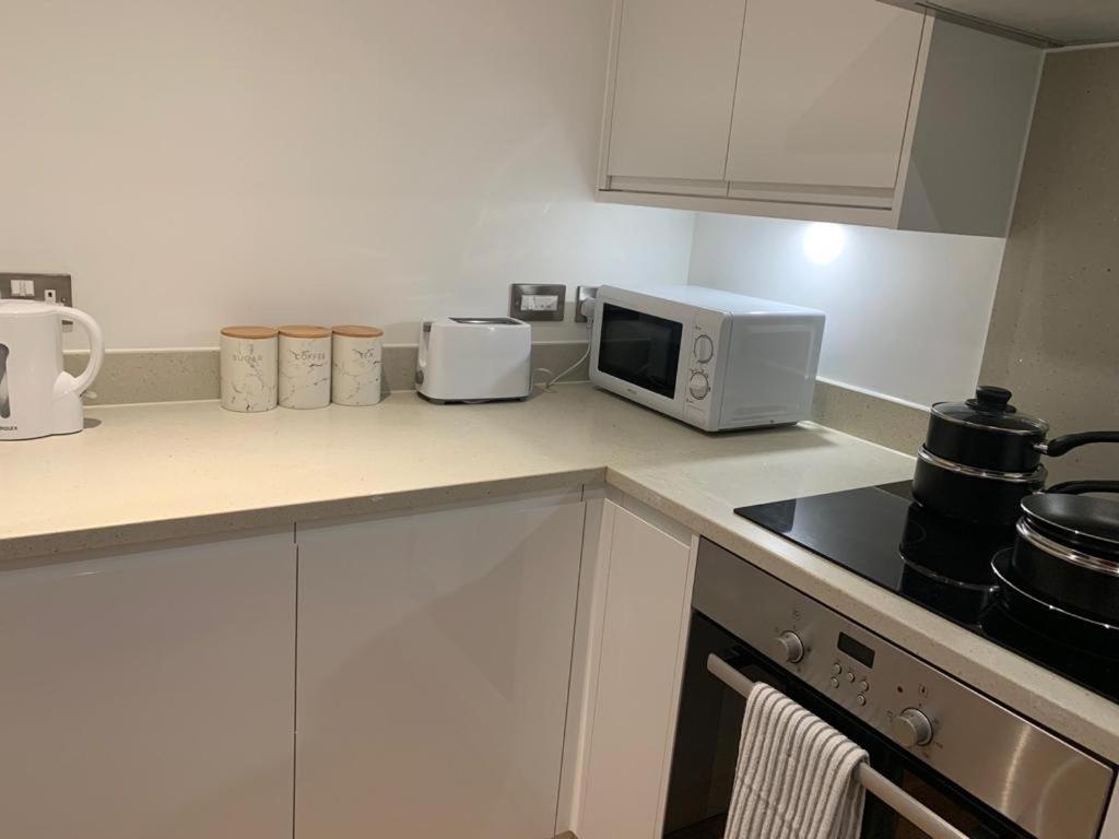 Modern 2 Bed 2 Bath Apartment In Central Croydon! Екстериор снимка